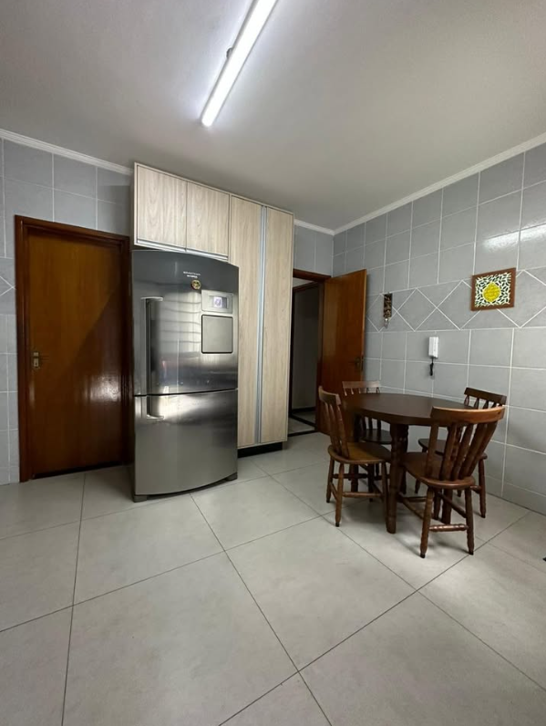 Imagens do imóveis Imóvel a venda com piscina e Câmeras de segurança