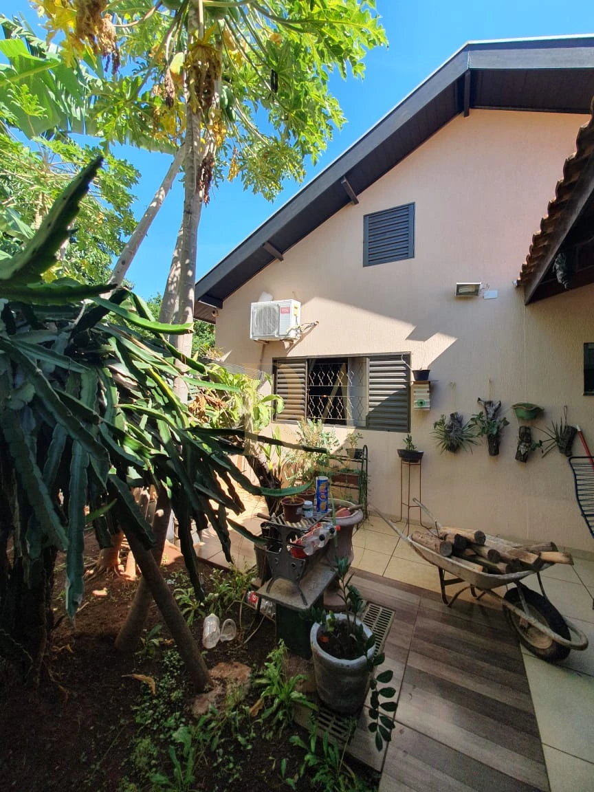 Imagens do imóveis Imóvel Amplo com 3 Quartos, Área Gourmet, Quintal e Placa Solar