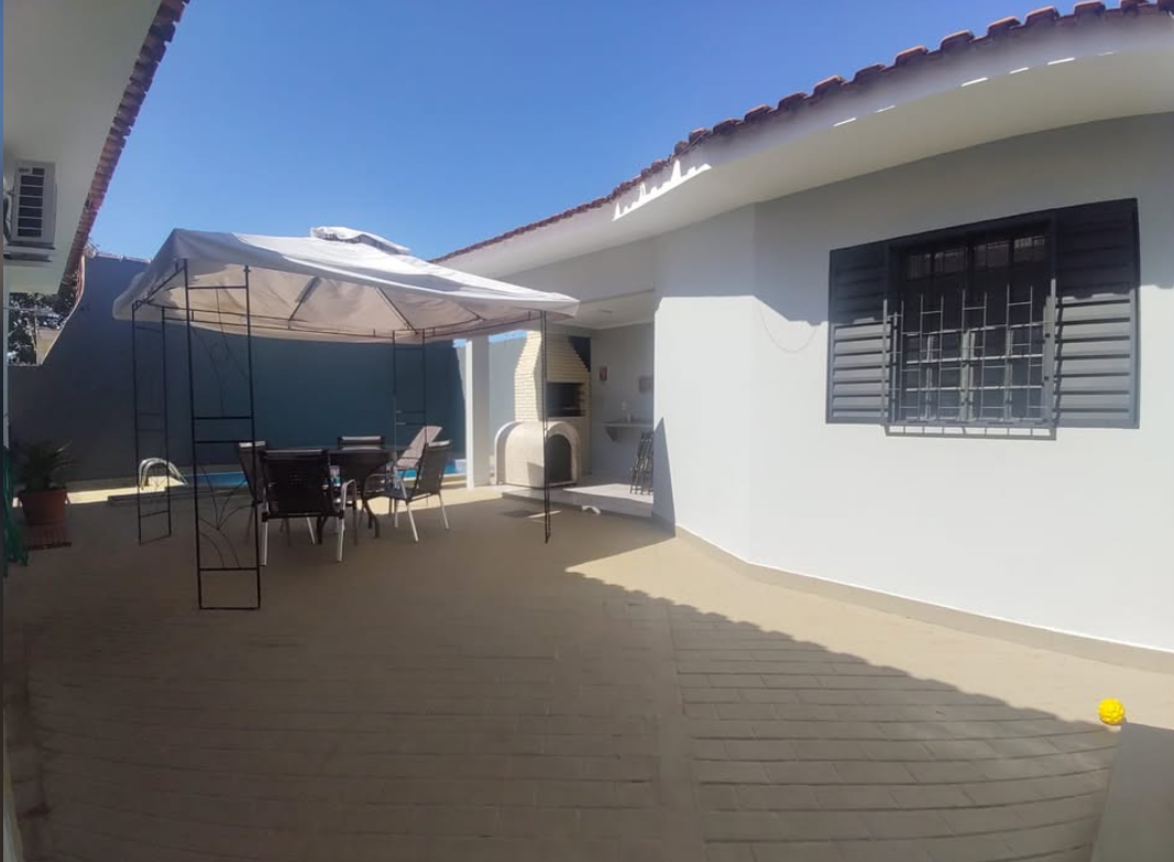 Imagens do imóveis Imóvel a venda com piscina e Câmeras de segurança