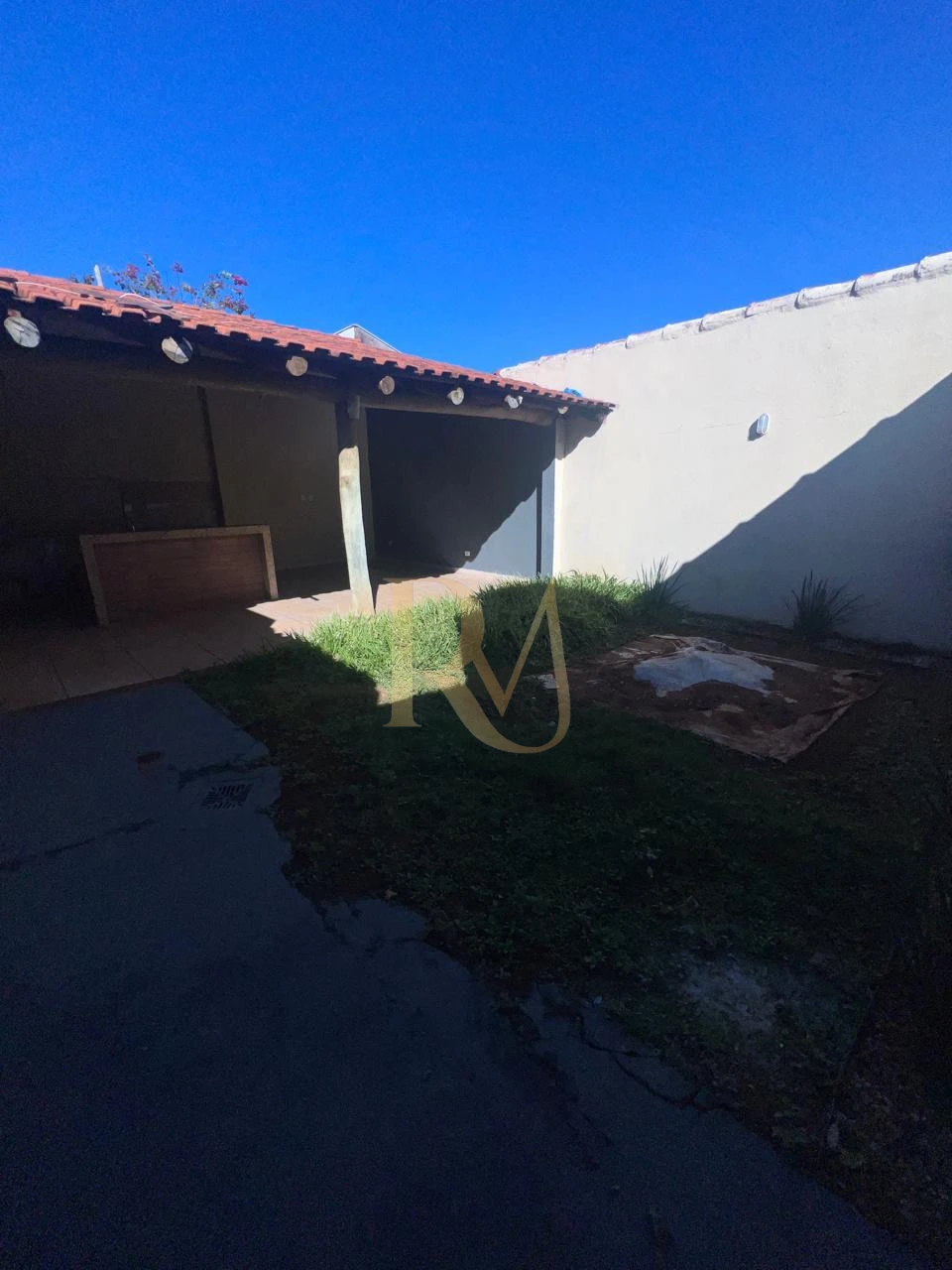 Imagens do imóveis Imóvel a venda- 03 quartos e área nos fundos