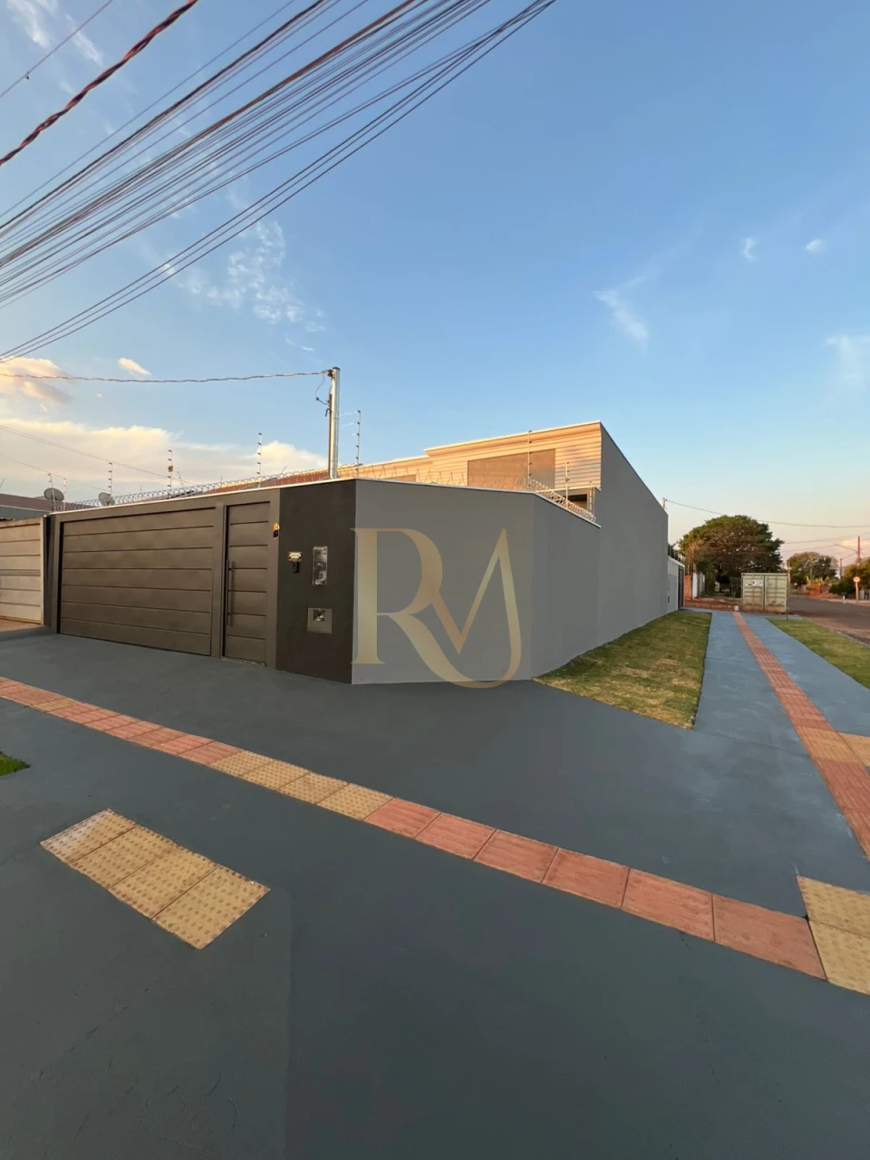 Imagens do imóveis Imóvel com Suíte, Área de Serviço Coberta e Garagem para 2 Veículos