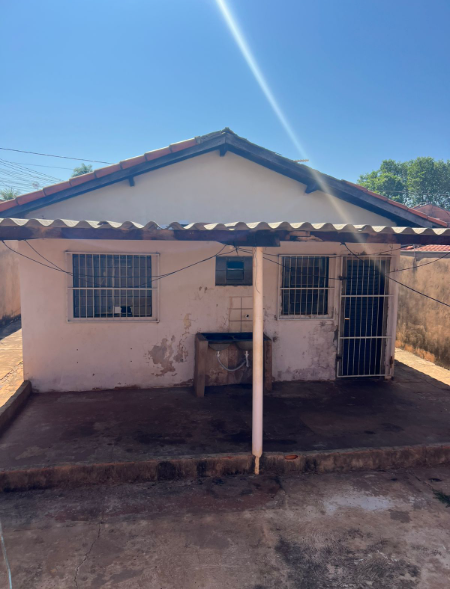 Imagens do imóveis Imóvel com 2 Quartos, Sala Ampla e Varanda