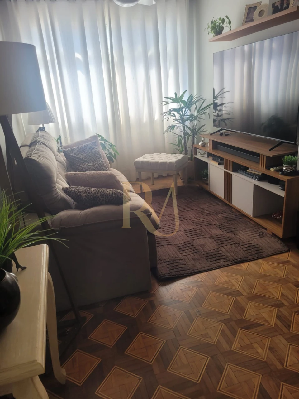 Imagens do imóveis Imóvel a venda com 02 quartos e sacada