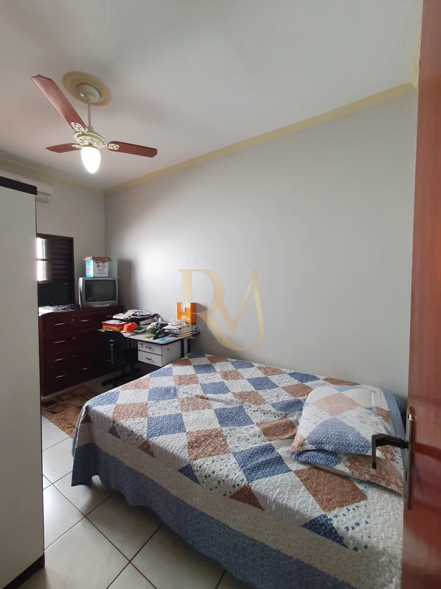 Imagens do imóveis Imóvel Amplo com 3 Quartos, Área Gourmet, Quintal e Placa Solar