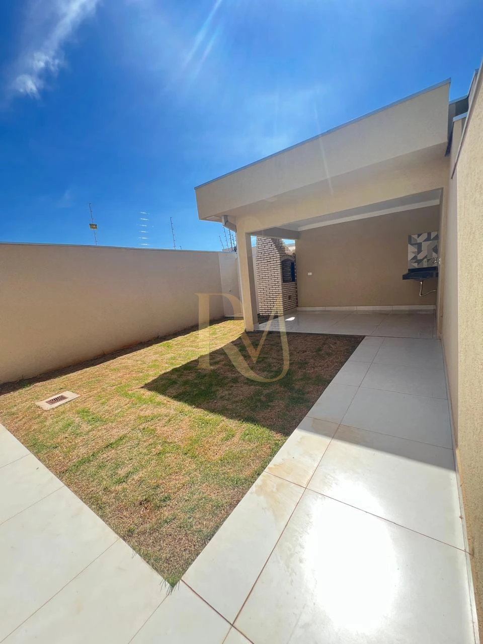 Imagens do imóveis CASA MODERNA COM AREA GOURMET NO FIGUEIRAS DO PARQUE