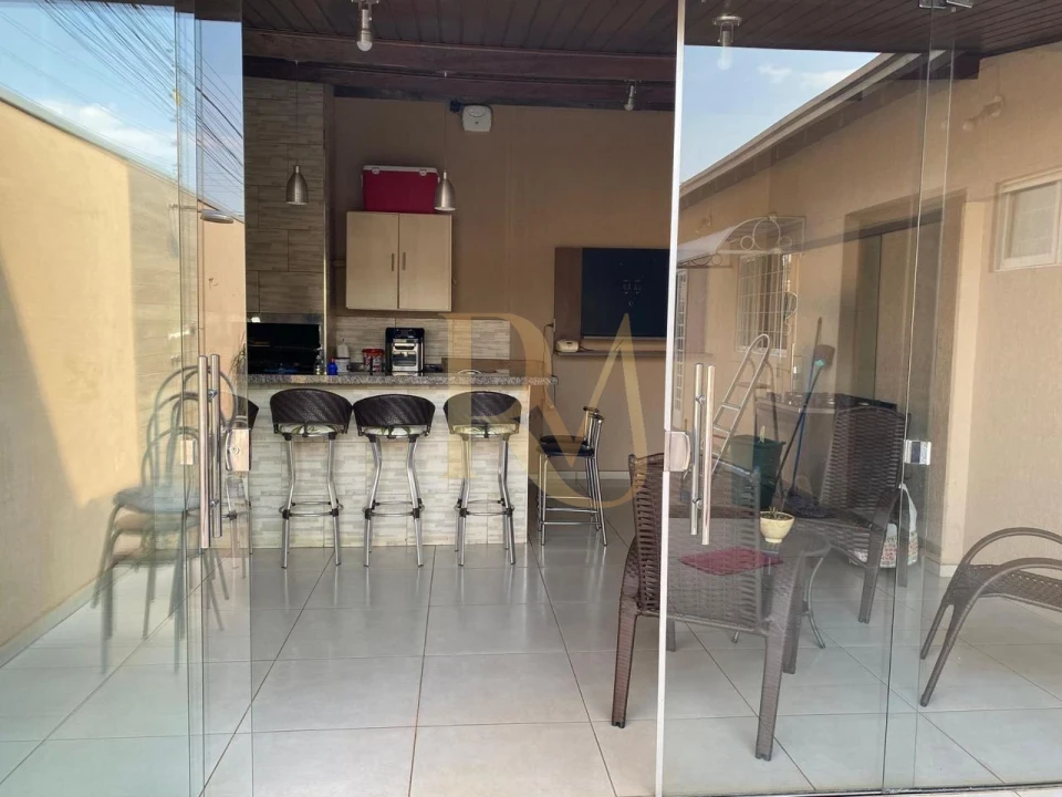 Imagens do imóveis Imovel a venda com piscina de esquina regiao Santo Antonio