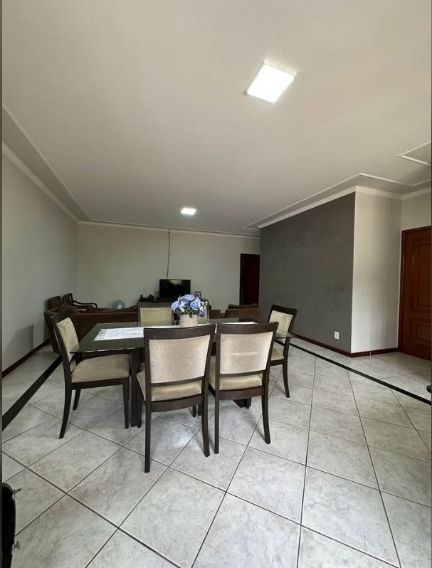 Imagens do imóveis Imóvel a venda com piscina e Câmeras de segurança