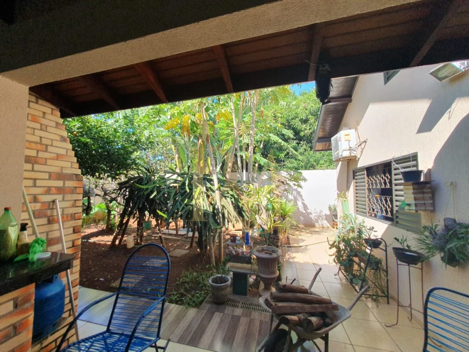 Imagens do imóveis Imóvel Amplo com 3 Quartos, Área Gourmet, Quintal e Placa Solar