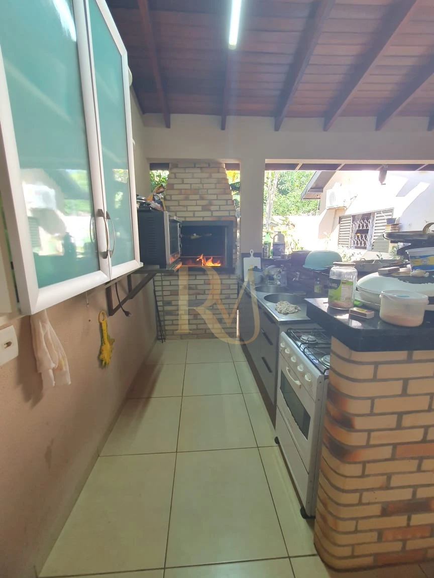 Imagens do imóveis Imóvel Amplo com 3 Quartos, Área Gourmet, Quintal e Placa Solar