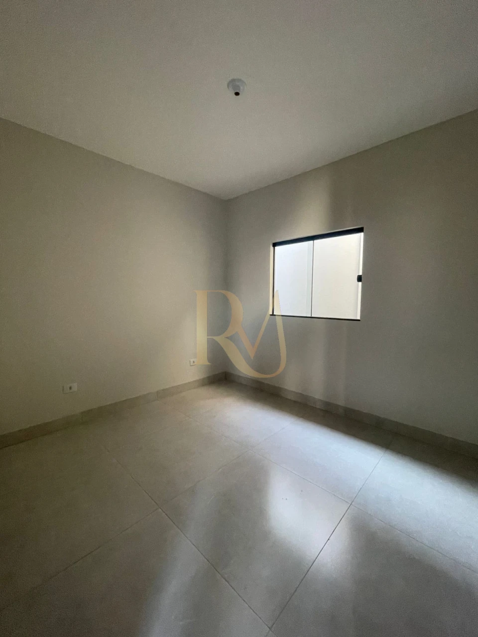 Imagens do imóveis CASA A VENDA FIGUEIRAS DOS PARQUE - 2 QUARTOS