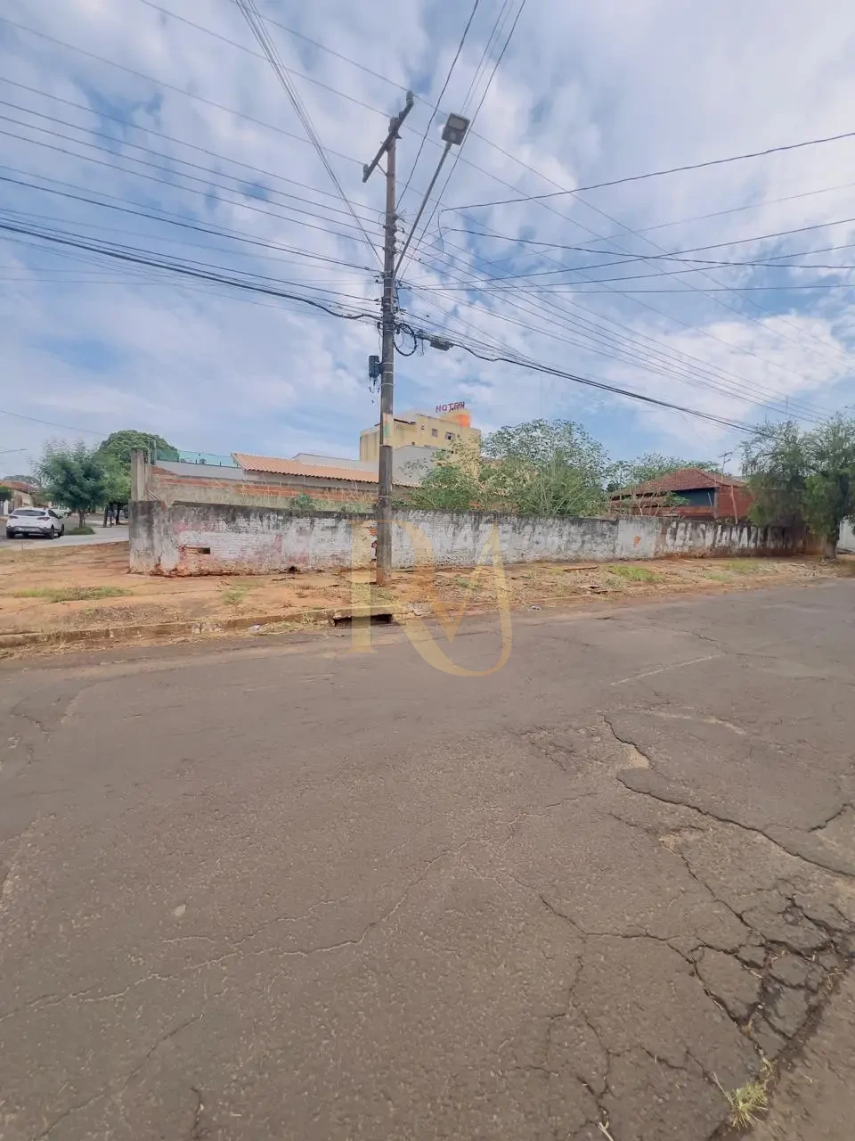 Imagens do imóveis terreno em ótimo localização- Prox. Euller 360m2 esquina