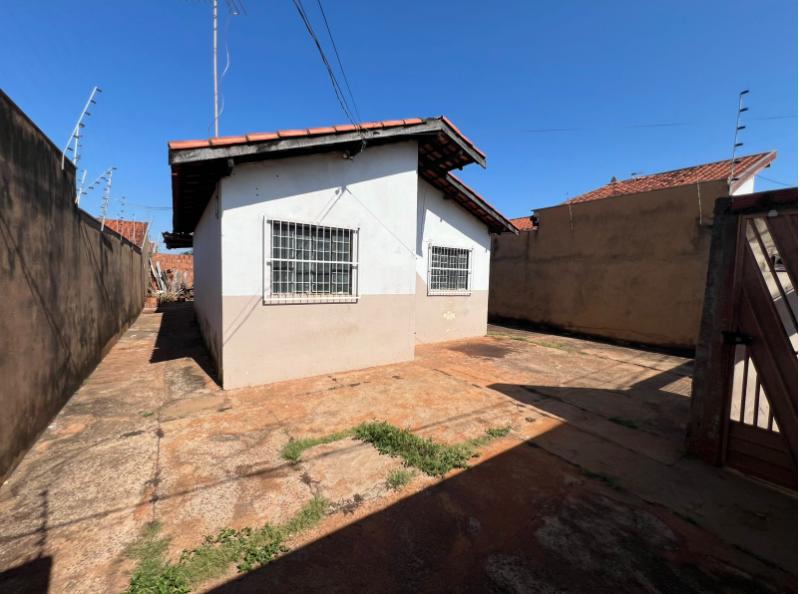 Imagens do imóveis Imóvel com 2 Quartos, Sala Ampla e Varanda
