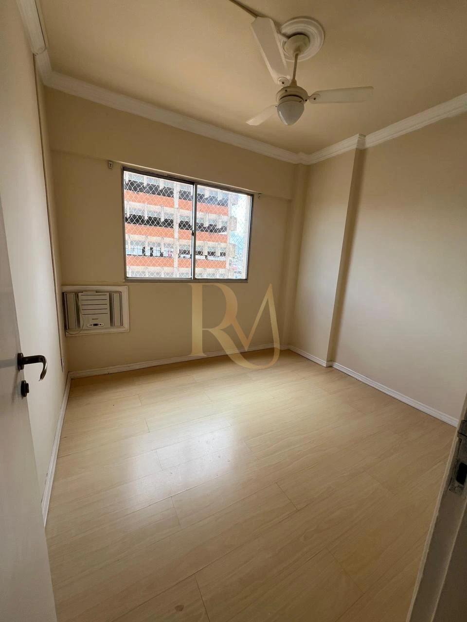 Imagens do imóveis OPORTUNIDADE APTO EDIFICIO DONA NETA