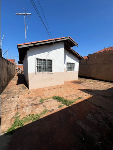 Imagens do imóveis Imóvel com 2 Quartos, Sala Ampla e Varanda
