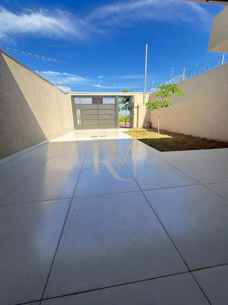 Imagens do imóveis CASA MODERNA COM AREA GOURMET NO FIGUEIRAS DO PARQUE