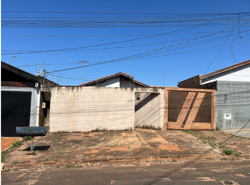 Imagens do imóveis Imóvel com 2 Quartos, Sala Ampla e Varanda