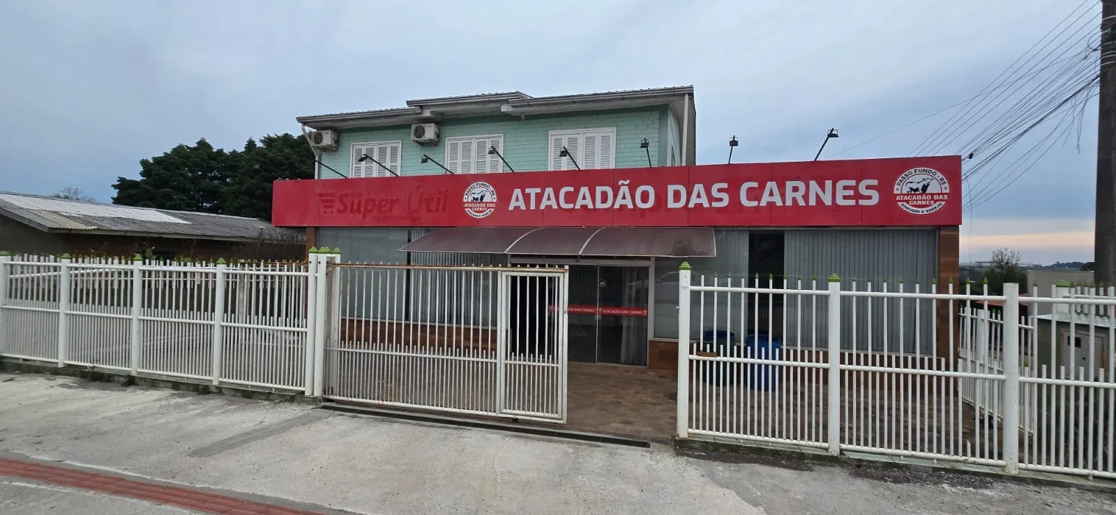 Imagens do imóveis PONTO COMERCIAL DE ESQUINA COM CASA 3 DORMITÓRIOS