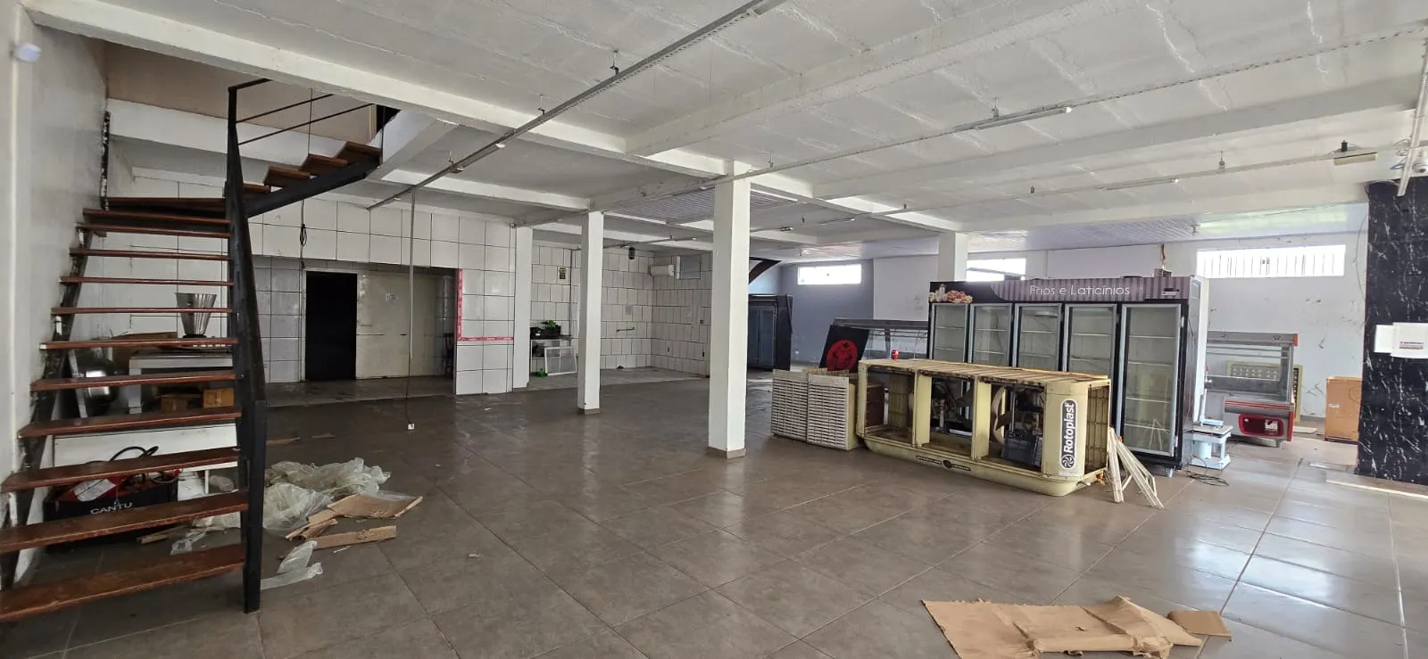 Imagens do imóveis PONTO COMERCIAL DE ESQUINA COM CASA 3 DORMITÓRIOS