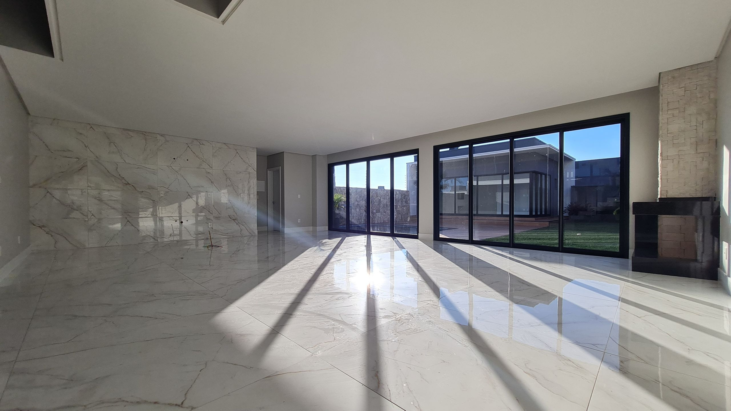 Imagens do imóveis CASA 3 SUÍTES CIDADE NOVA