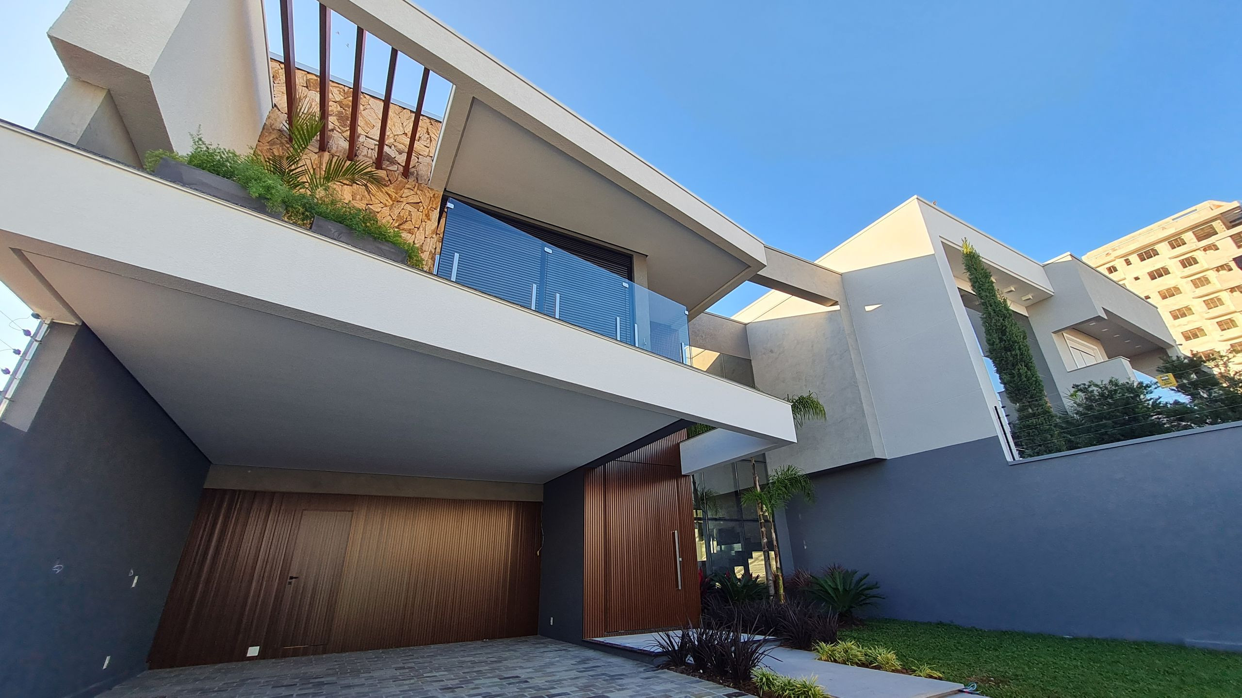 Imagens do imóveis CASA 3 SUÍTES CIDADE NOVA