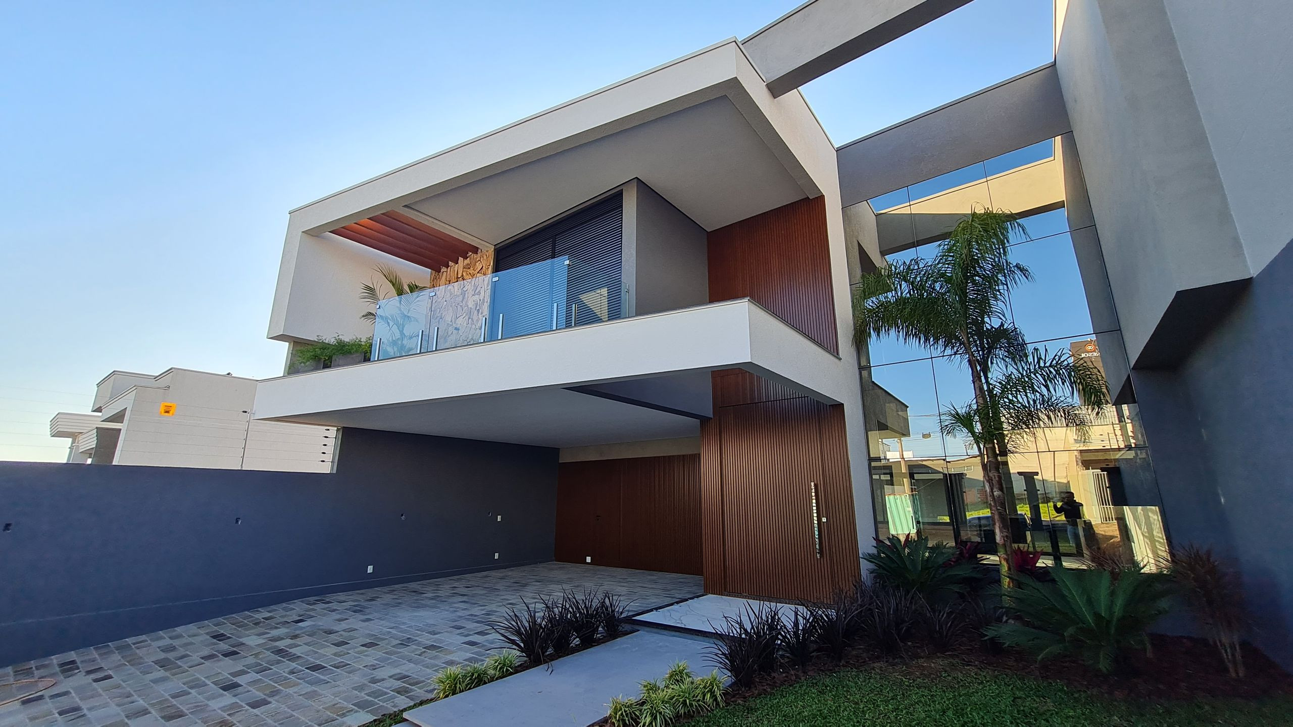 Imagens do imóveis CASA 3 SUÍTES CIDADE NOVA