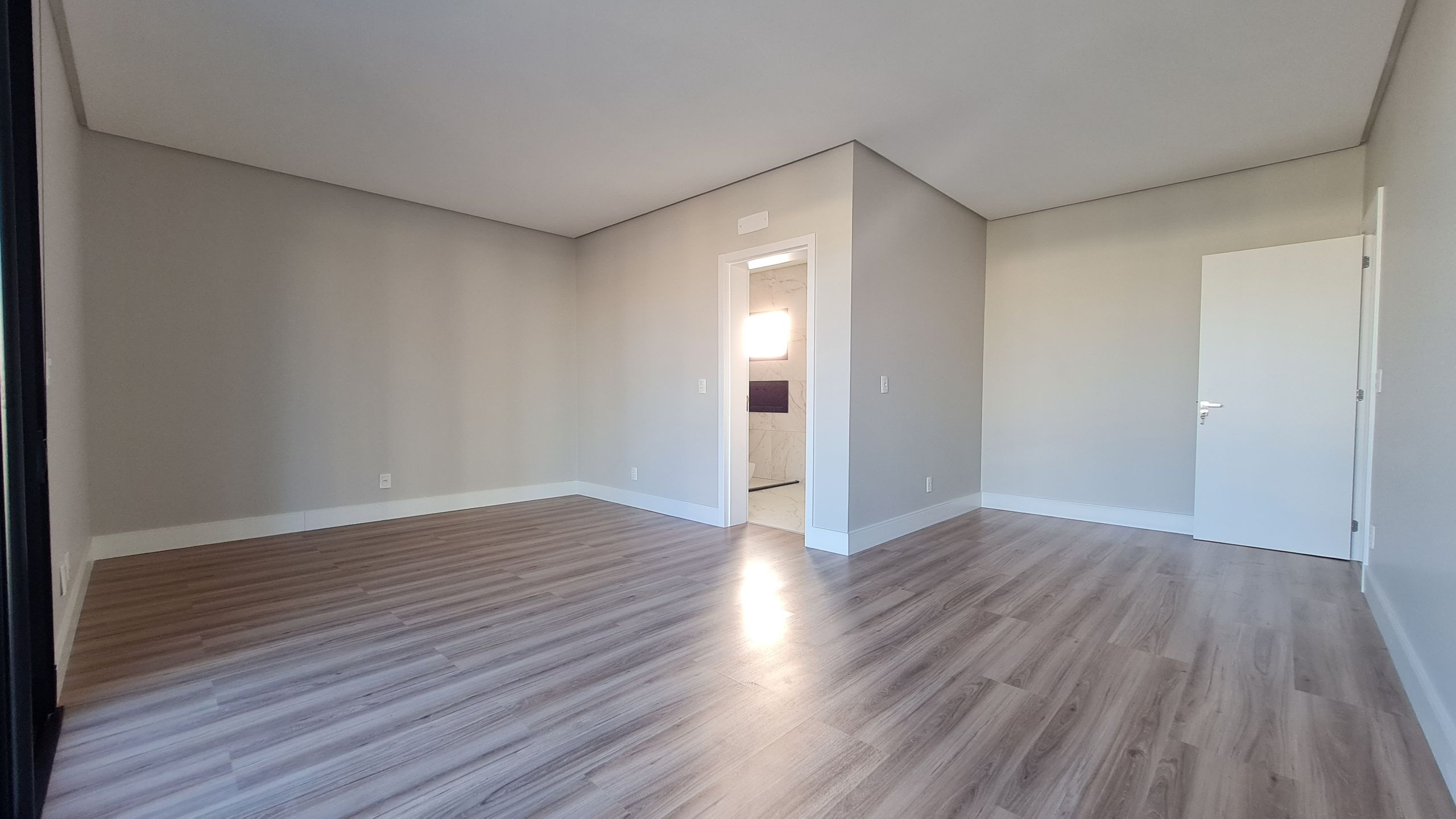 Imagens do imóveis CASA 3 SUÍTES CIDADE NOVA