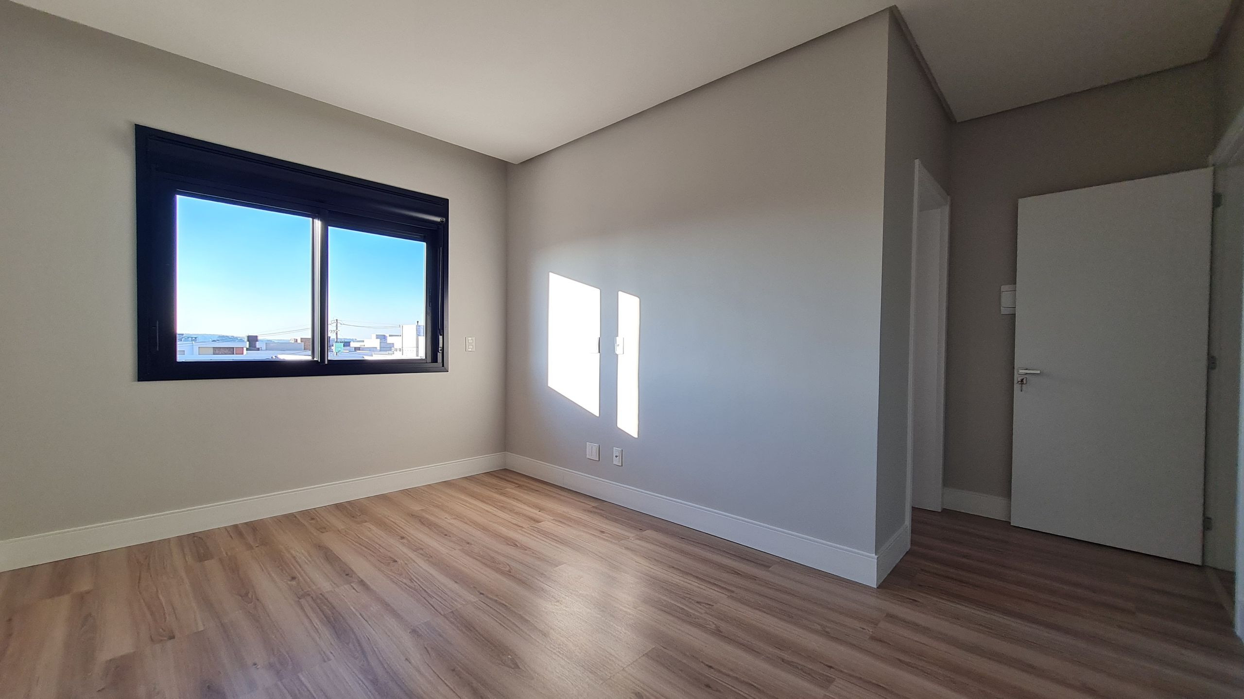 Imagens do imóveis CASA 3 SUÍTES CIDADE NOVA