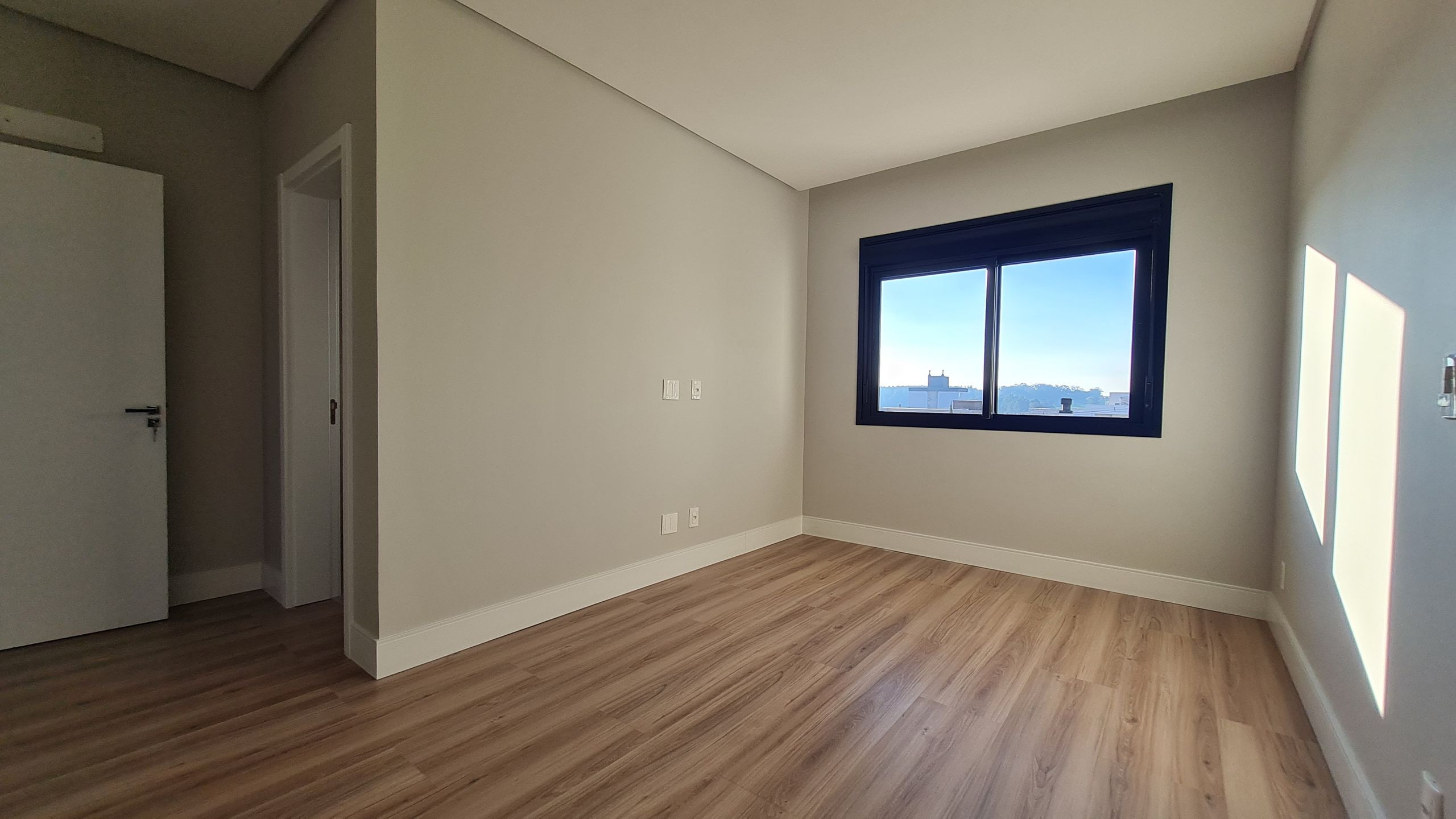 Imagens do imóveis CASA 3 SUÍTES CIDADE NOVA