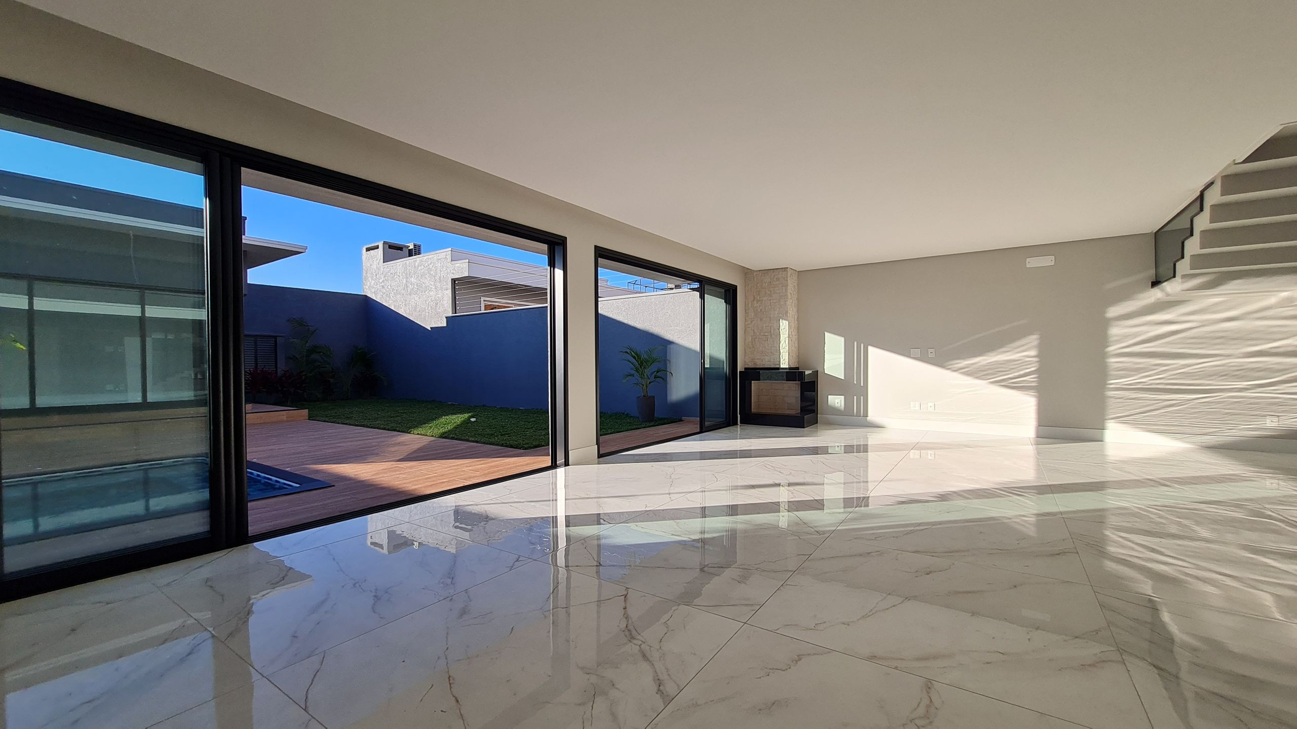 Imagens do imóveis CASA 3 SUÍTES CIDADE NOVA