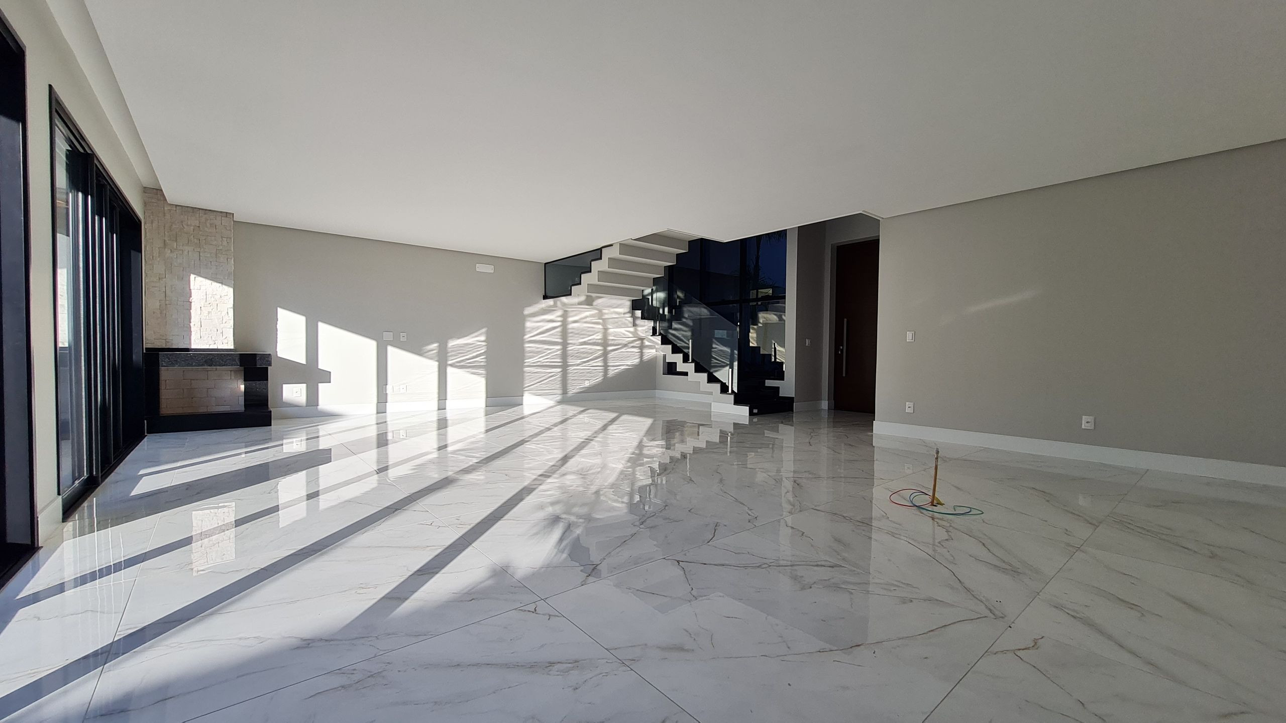 Imagens do imóveis CASA 3 SUÍTES CIDADE NOVA