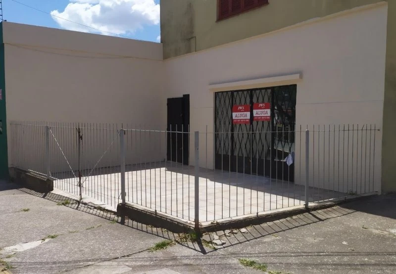 Imagens do imóveis Av. Domingos de Almeida próximo ao CFC-CPR