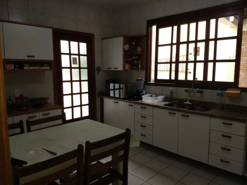 Excelente casa térrea próxima à RBS TV