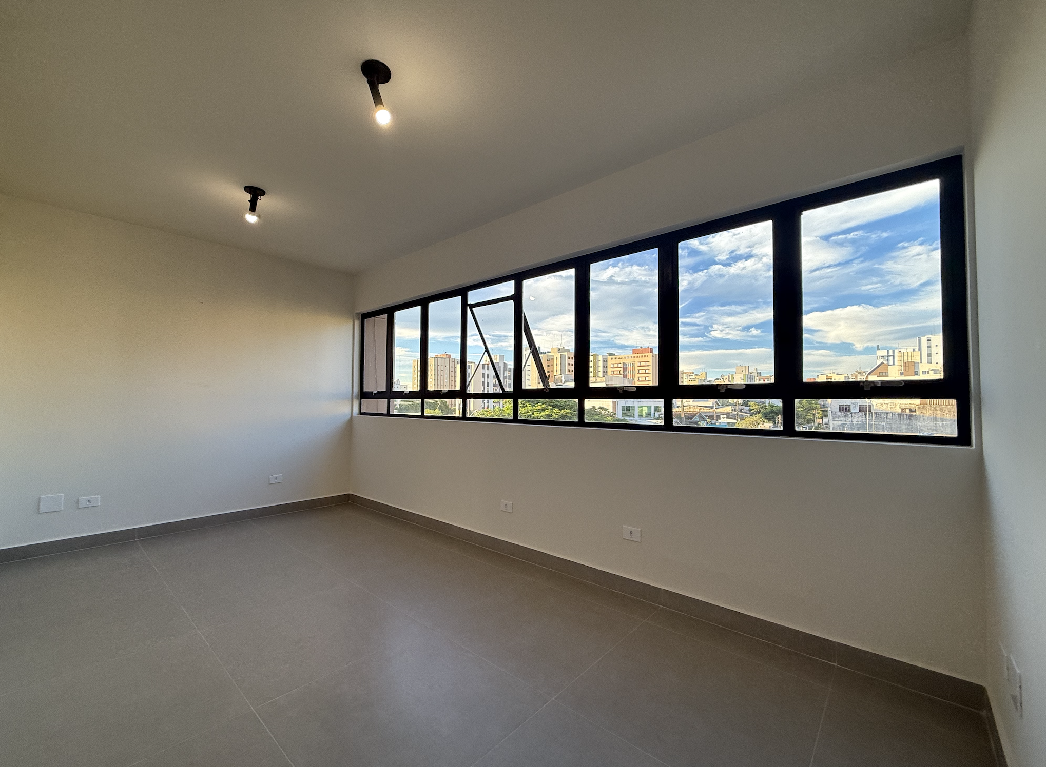 Imagens do imóveis Sala Comercial à Venda, Edifício Rembrandt, Centro, 62m², 1 vaga, Londrina/PR –Centro