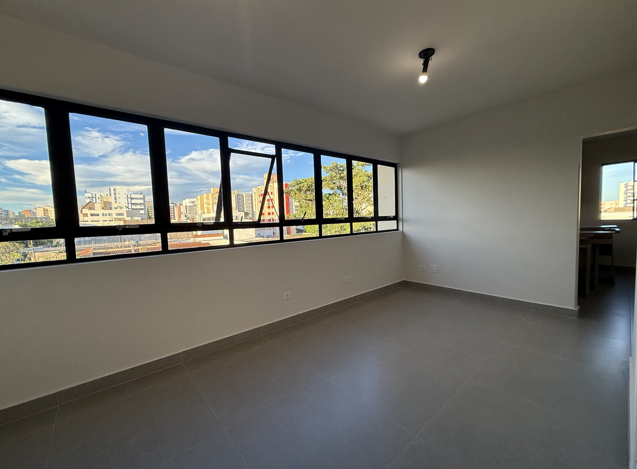 Imagens do imóveis Sala Comercial à Venda, Edifício Rembrandt, Centro, 62m², 1 vaga, Londrina/PR –Centro