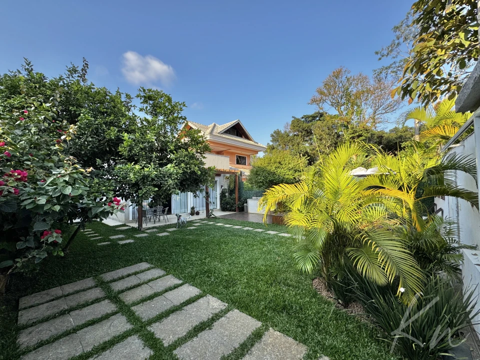 Imagens do imóveis Exclusiva casa pronta para morar no coração do polo gastronômico de Vargem Grande