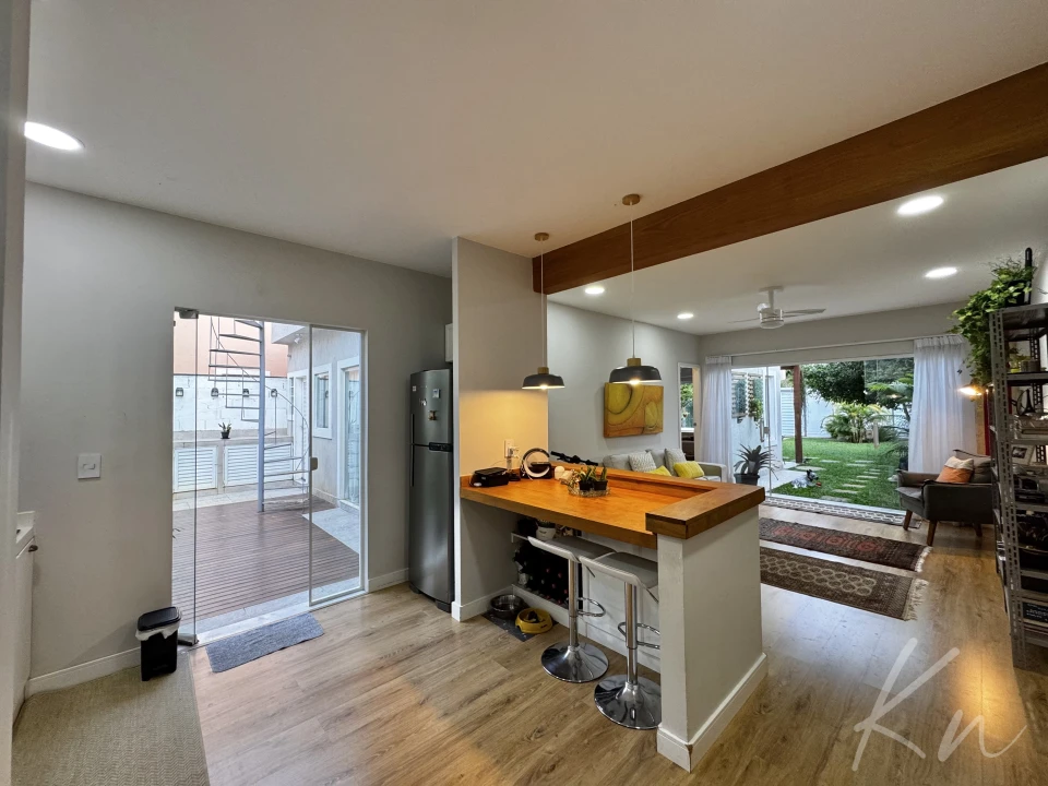 Imagens do imóveis Exclusiva casa pronta para morar no coração do polo gastronômico de Vargem Grande