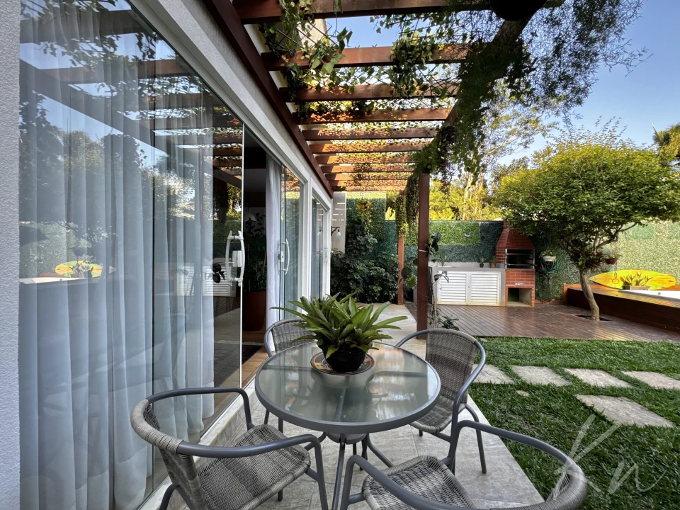Imagens do imóveis Exclusiva casa pronta para morar no coração do polo gastronômico de Vargem Grande