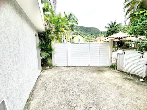 Imagens do imóveis Casa de Condomínio com 4 suítes para venda ou aluguel, 280m² - Vargem Grande