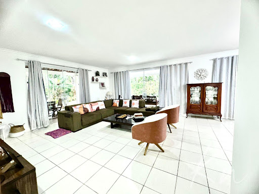 Imagens do imóveis Casa de Condomínio com 4 suítes para venda ou aluguel, 280m² - Vargem Grande
