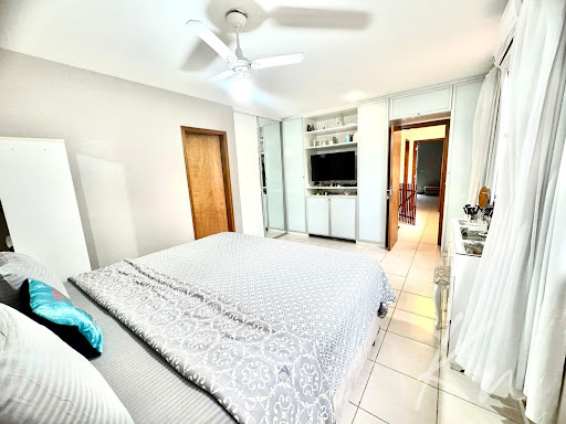 Imagens do imóveis Casa de Condomínio com 4 suítes para venda ou aluguel, 280m² - Vargem Grande