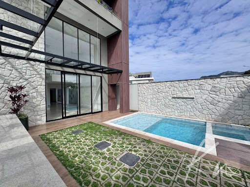 Imagens do imóveis Casa Triplex de Alto Padrão no Recreio dos Bandeirantes