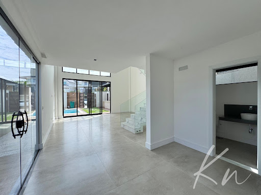Imagens do imóveis Casa Triplex de Alto Padrão no Recreio dos Bandeirantes
