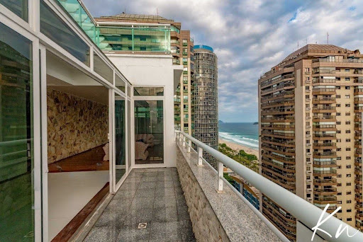 Imagens do imóveis Exclusiva Cobertura Triplex com 369m² e Vista Mar – Av. Lúcio Costa, Posto 5
