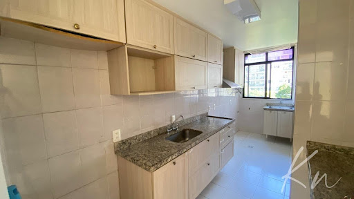 Imagens do imóveis Apartamento com 78m2, 3 quartos, 1 suite e 1 vaga. Pronta para morar com armários na cozinha, banheiro e quartos.