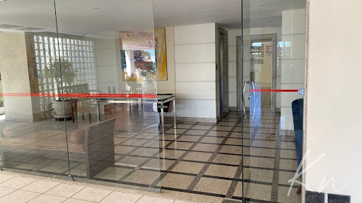 Imagens do imóveis Apartamento com 78m2, 3 quartos, 1 suite e 1 vaga. Pronta para morar com armários na cozinha, banheiro e quartos.