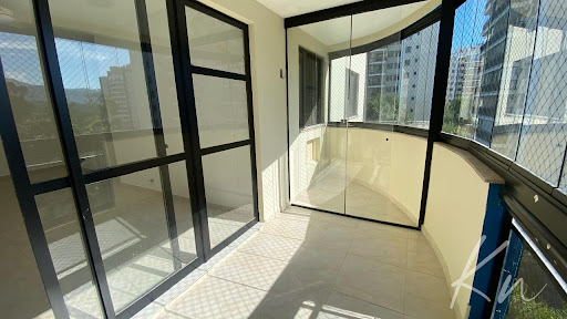 Imagens do imóveis Apartamento com 78m2, 3 quartos, 1 suite e 1 vaga. Pronta para morar com armários na cozinha, banheiro e quartos.