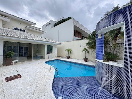 Imagens do imóveis Linda Casa Condomínio Santa Mônica Jardins- Barra da Tijuca
