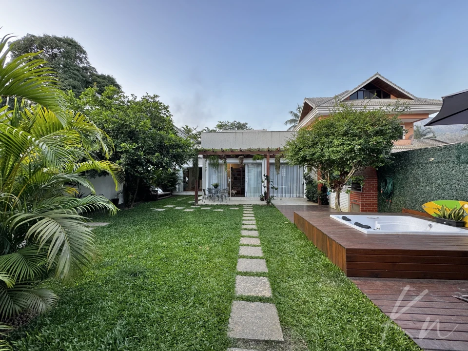 Imagens do imóveis Exclusiva casa pronta para morar no coração do polo gastronômico de Vargem Grande