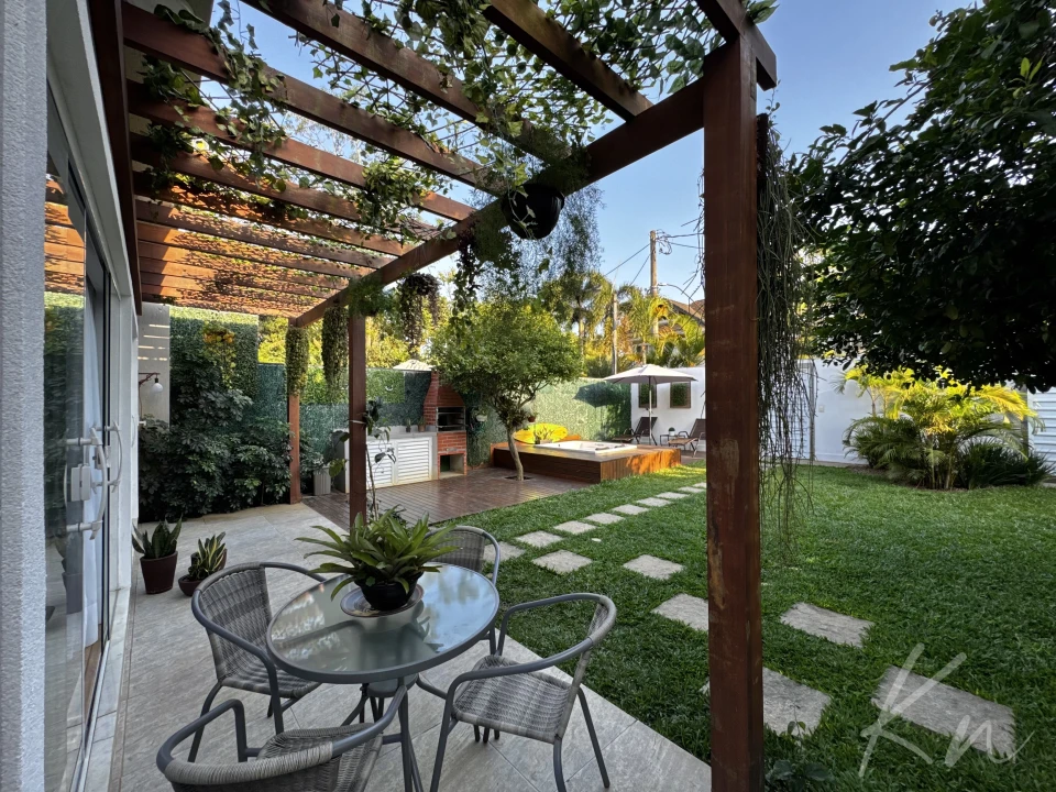 Imagens do imóveis Exclusiva casa pronta para morar no coração do polo gastronômico de Vargem Grande