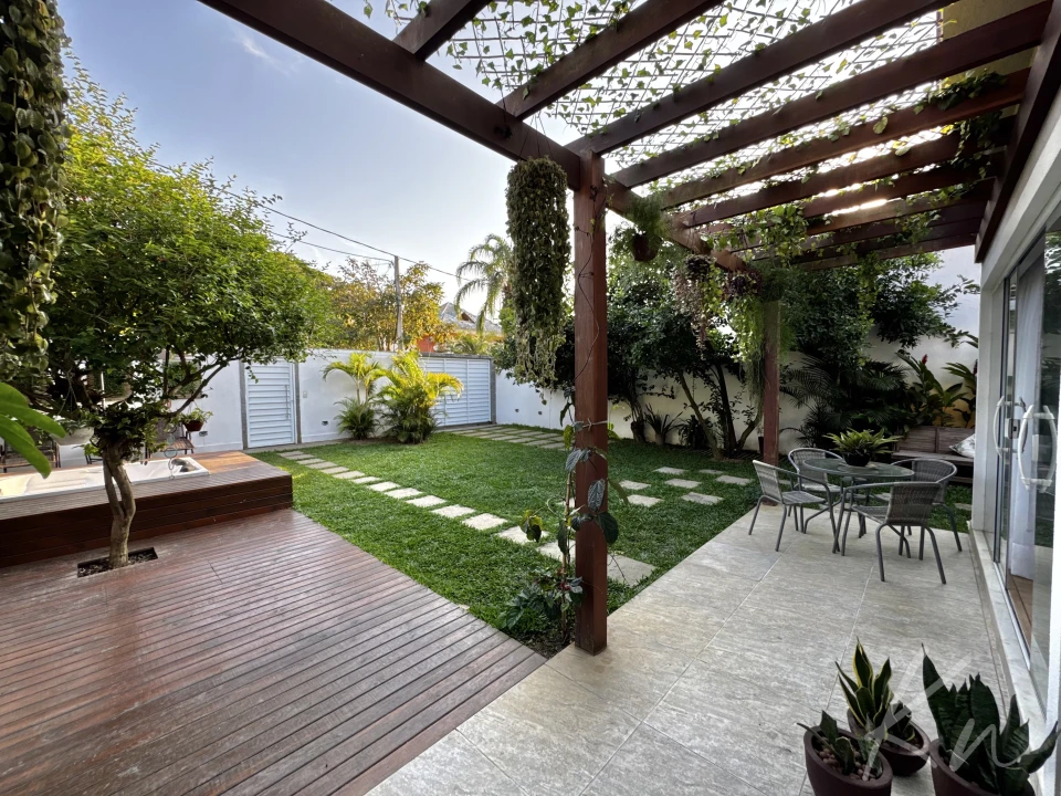 Imagens do imóveis Exclusiva casa pronta para morar no coração do polo gastronômico de Vargem Grande